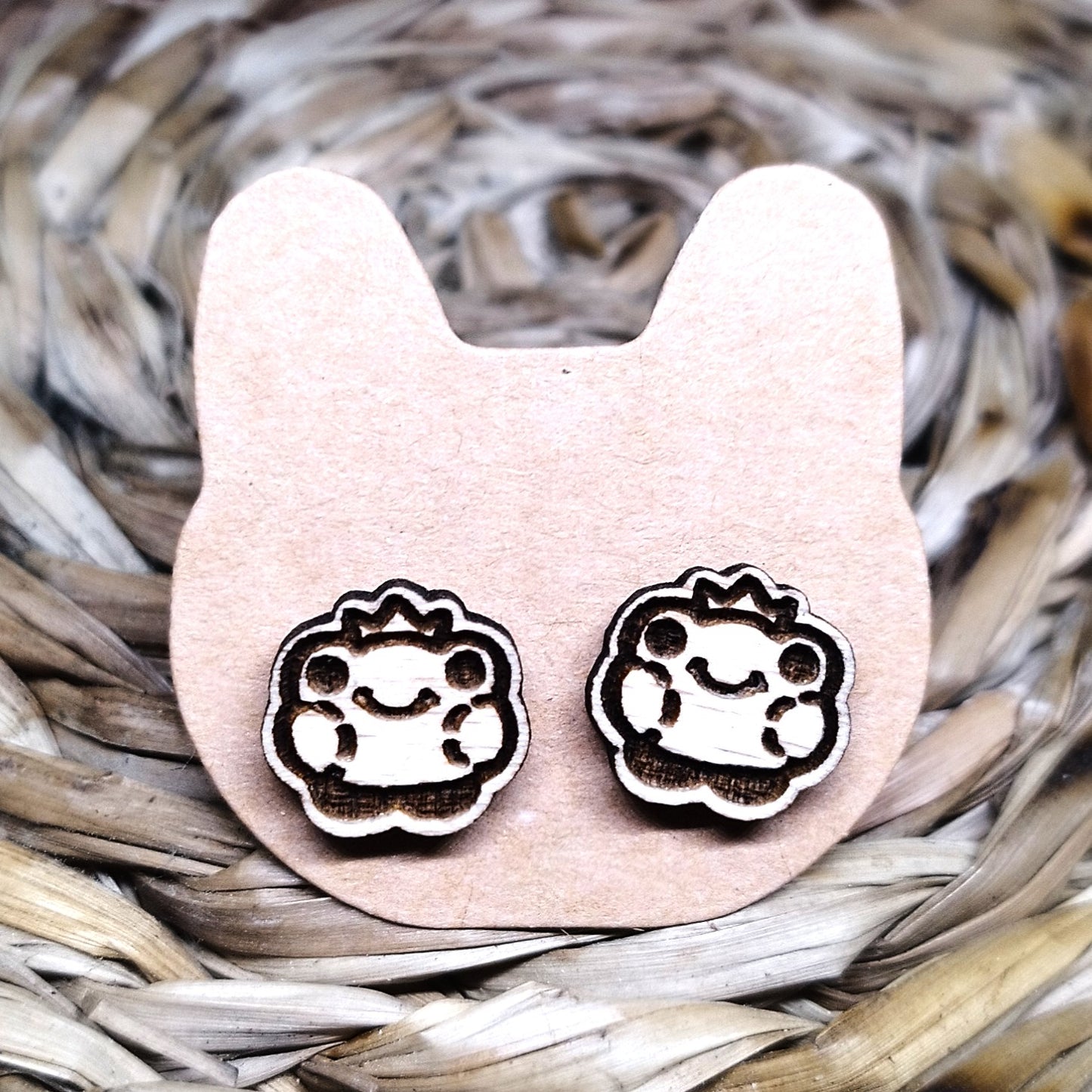 PENDIENTES DE MADERA DEL PRÍNCIPE RANA