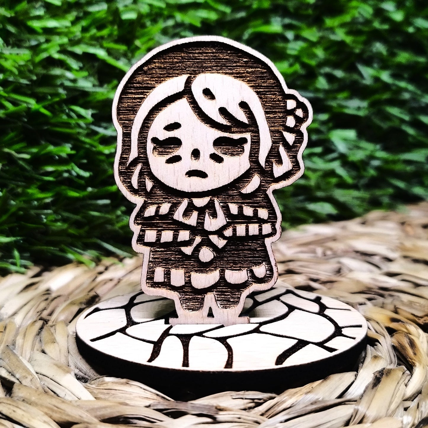 PLAIN DOLL WOOD STANDEE