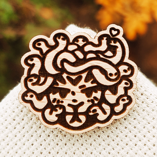 MEDUSA WOOD PIN