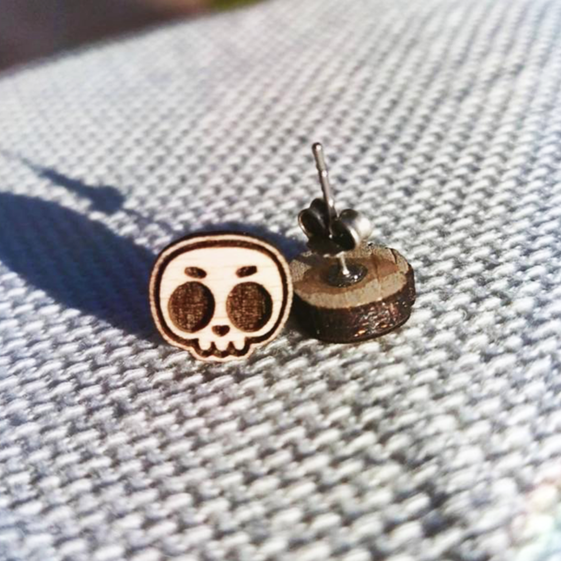 PENDIENTES DE MADERA CON CALAVERA