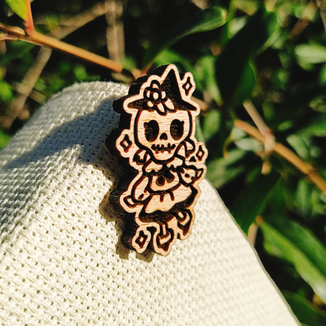 SKELETON GIRL WOOD PIN