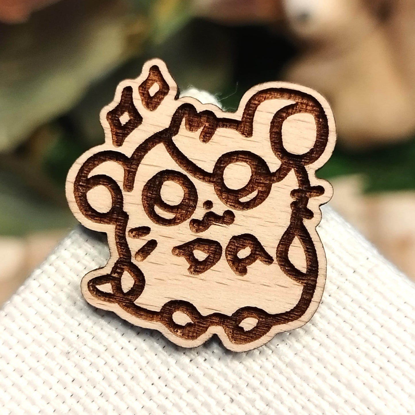 PIN DE MADERA DE HAMTARO