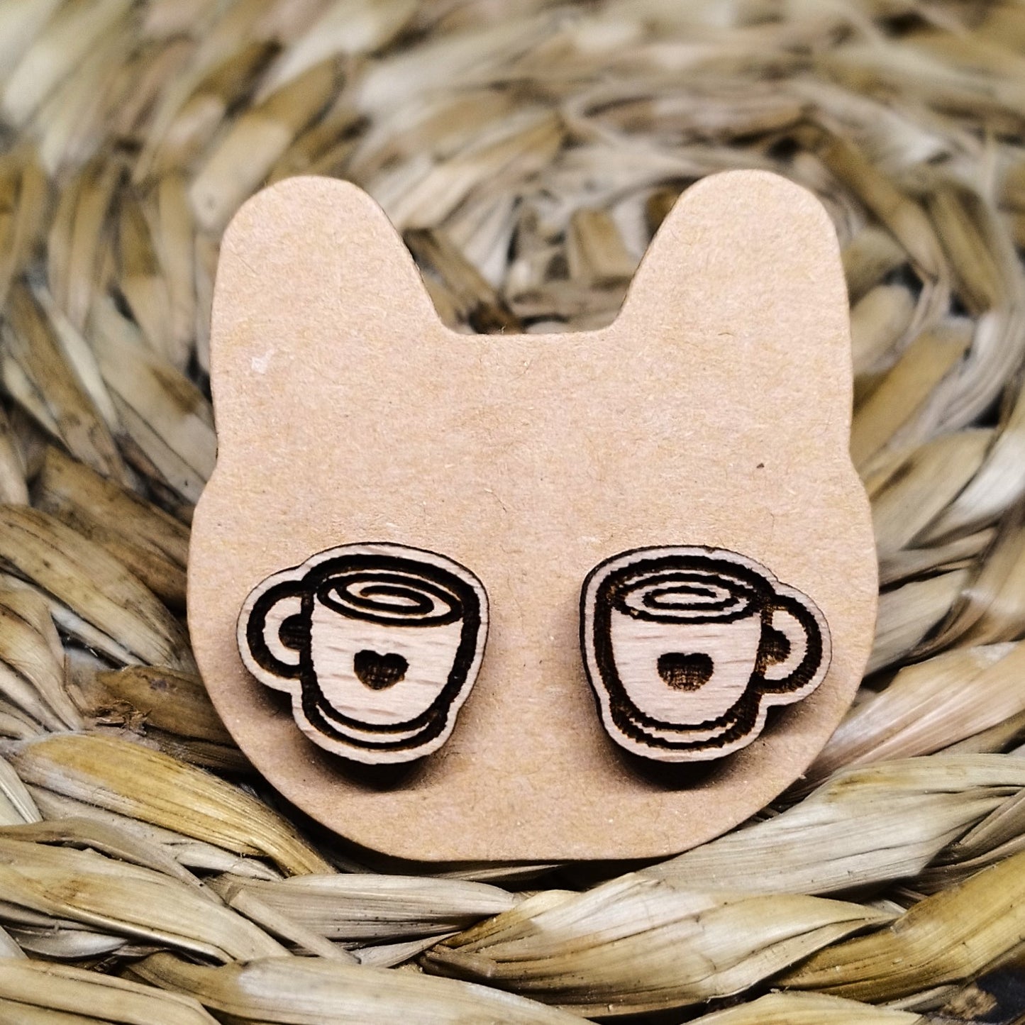 LINDOS PENDIENTES DE MADERA CON FORMA DE TAZA