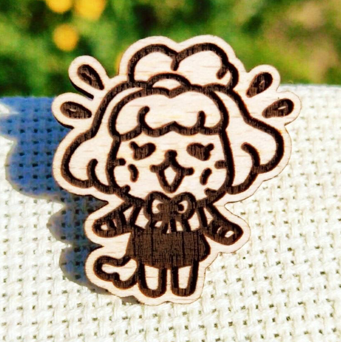 ISABELLE WOOD PIN