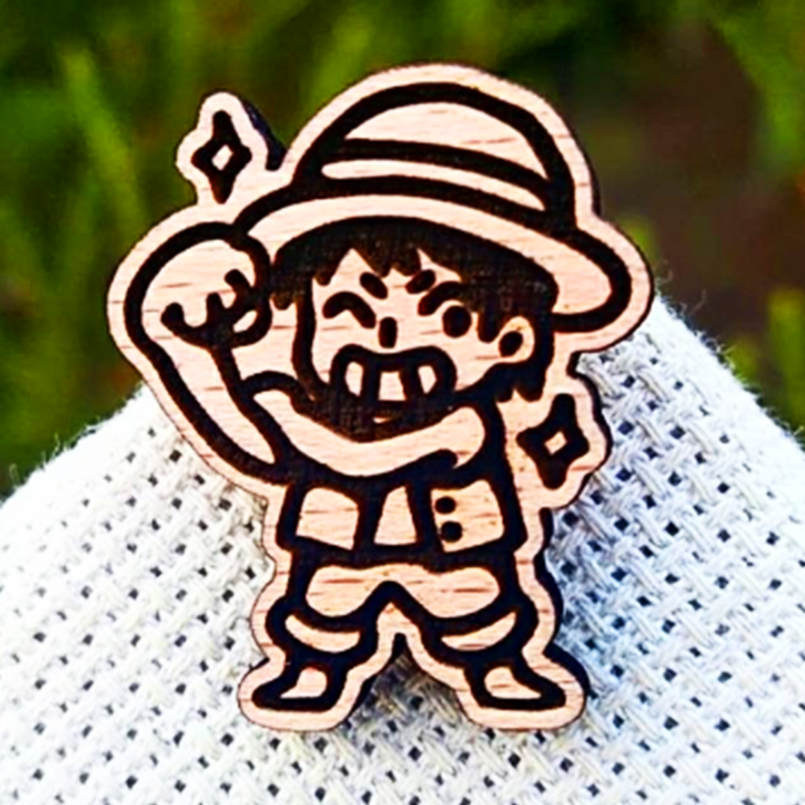 ELASTIC CAPTAIN WOOD PIN