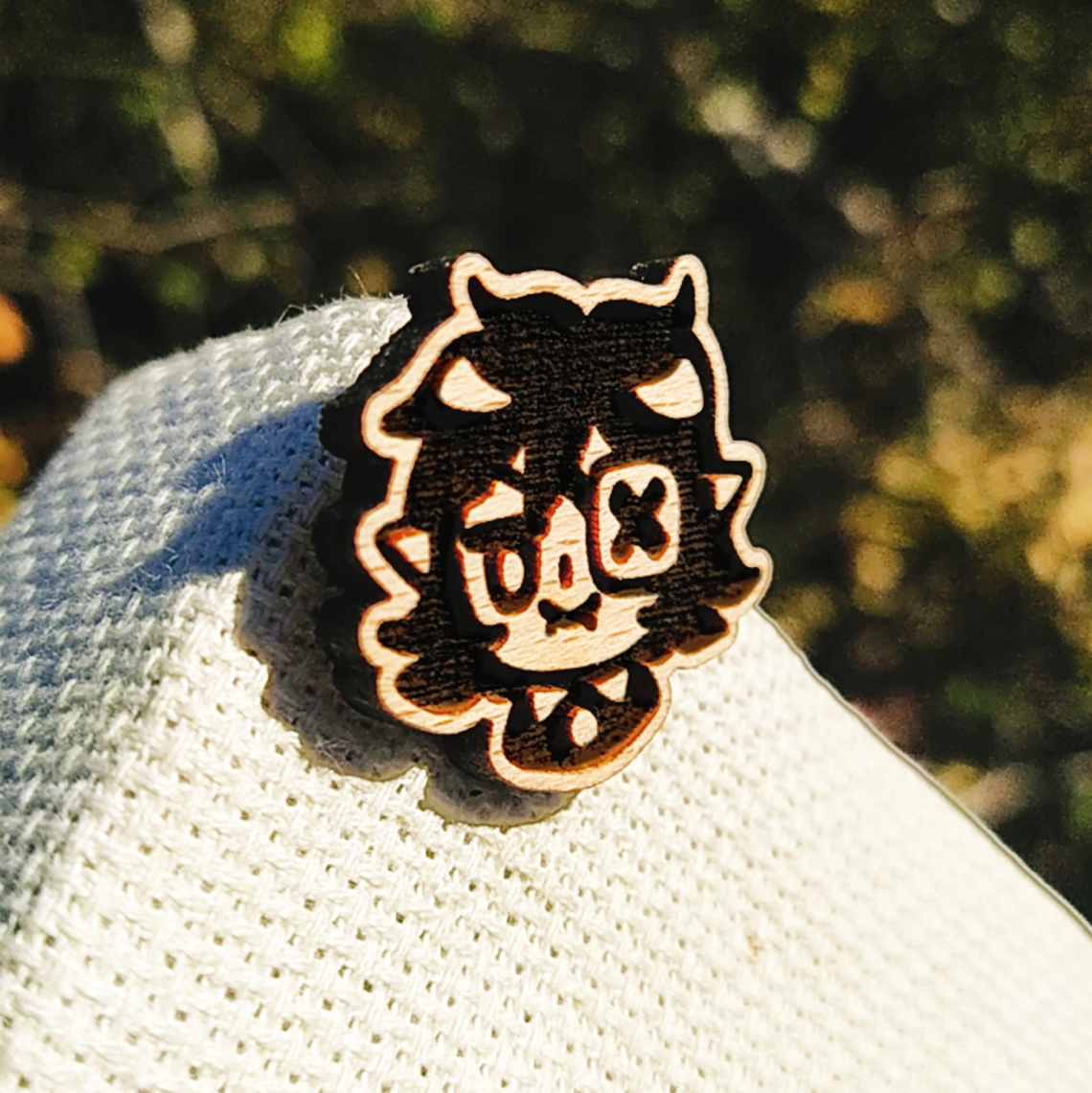 VAMPIRE GIRL WOOD PIN