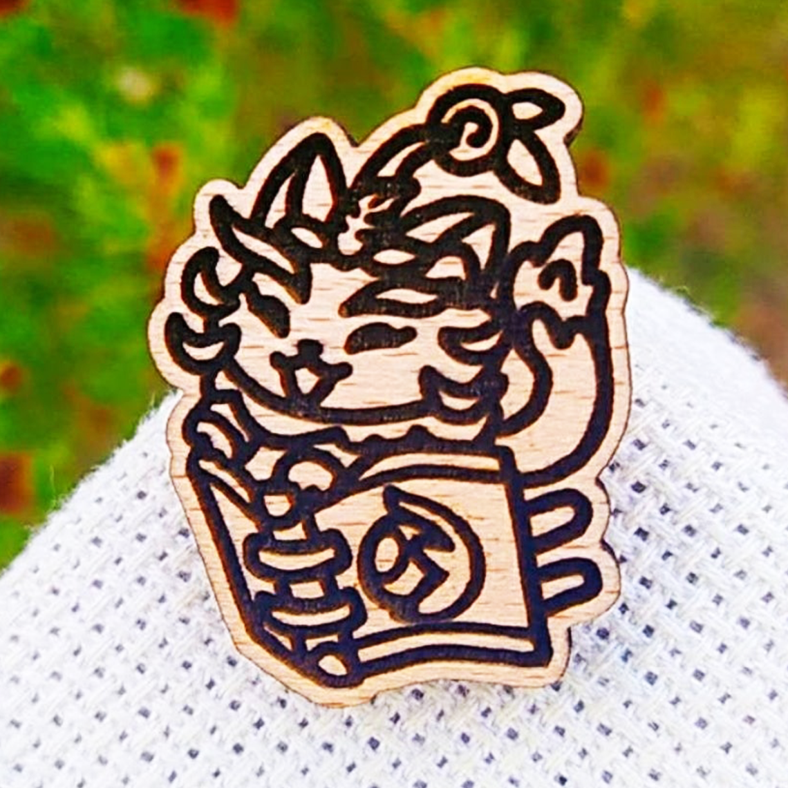 YUUMI WOOD PIN